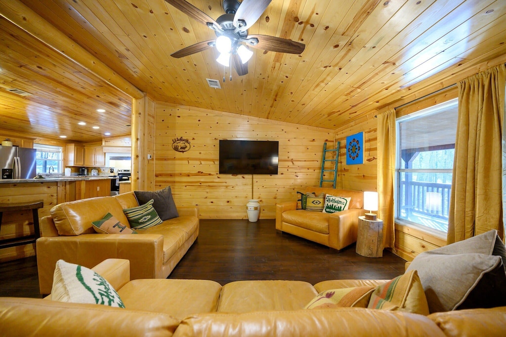 Outlaw Rose Cabin for 8!