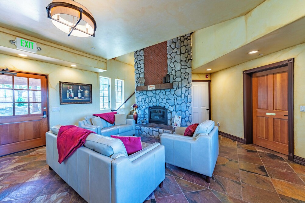 Santellan Inn