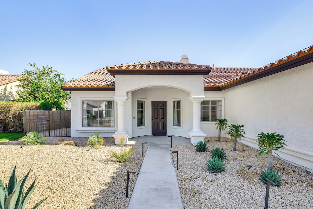 2 Mi to Coachella: Indio Oasis w/ Heated Pool