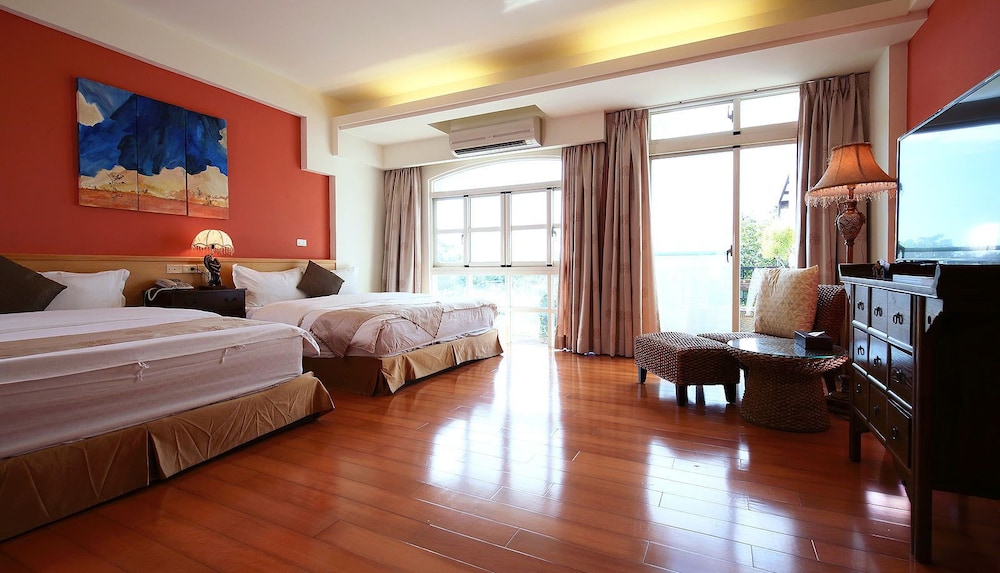 Pine Sea and Flower Hostel