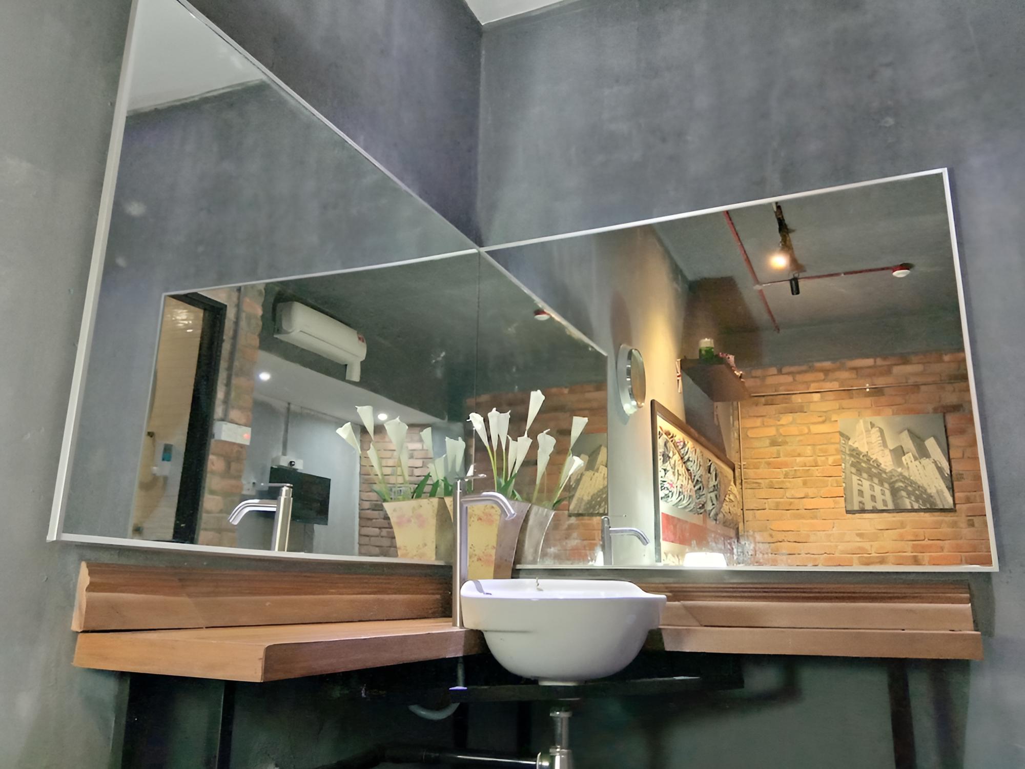 Bunker Hotel & Restaurant