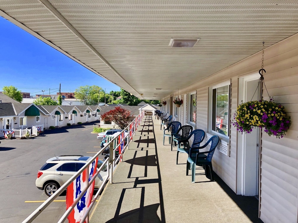 Lockview Motel