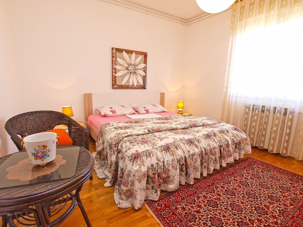 Apartments Vladislava 906