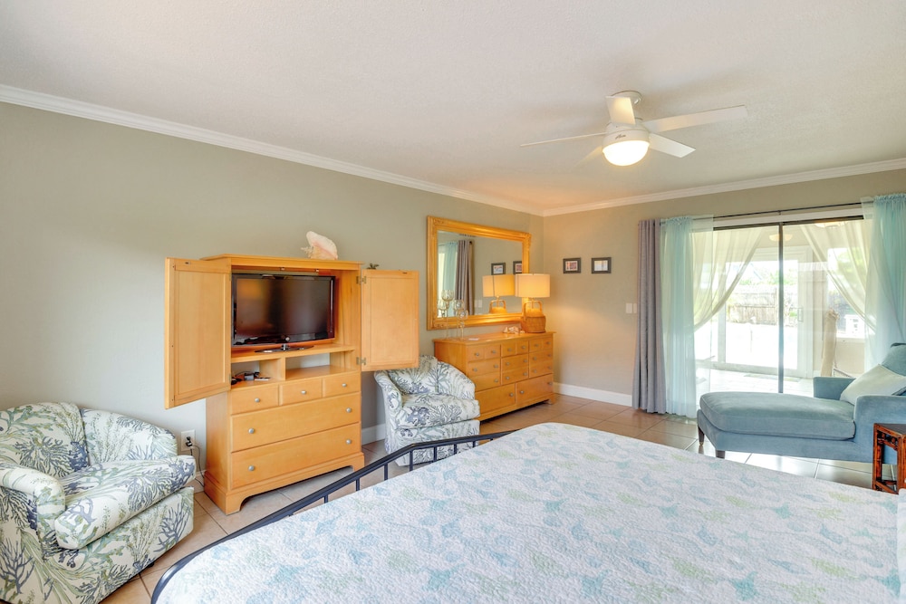 Swim, Fish & Walk to Shore: Ormond Beach Home!