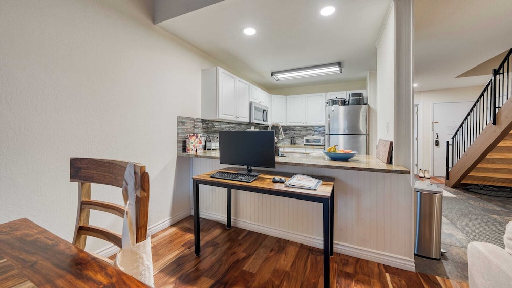 Crystal Pines Cozy Lake Tahoe Escape With Fully Equipped Kitchen and Balcony Views