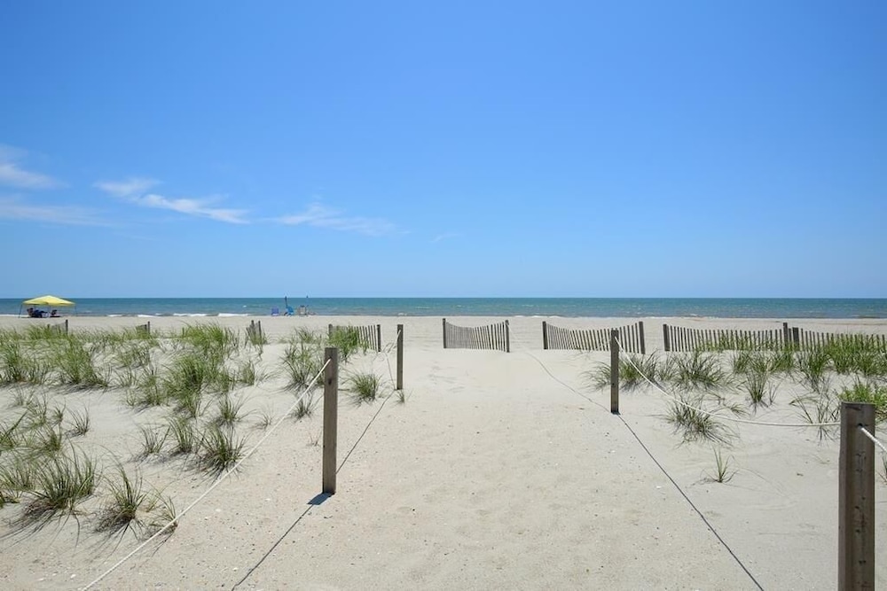 Summer Sandcastle 5 Bedroom Home by RedAwning