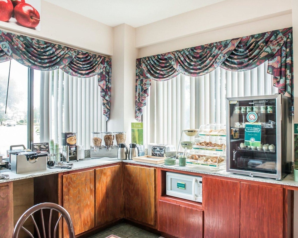 Marianna Vacations - Quality Inn Marianna - Property Image 7