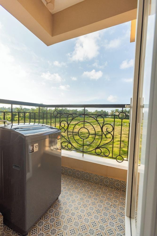 Palm Retreat 1BHK Pool & Field Views