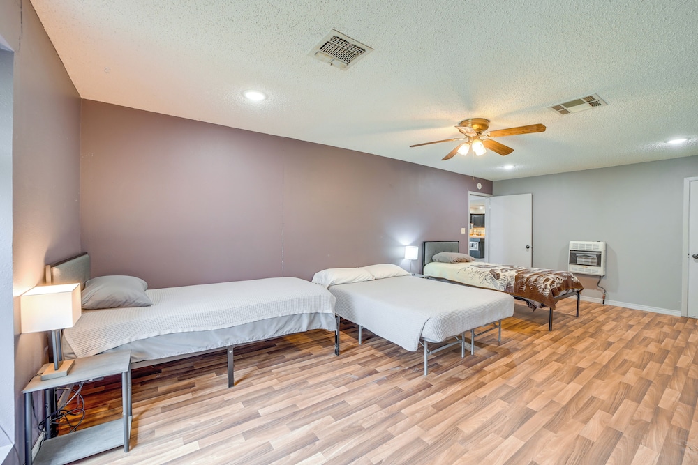 Outdoorsy Getaway Near Atoka: Hunt, Fish & Relax!