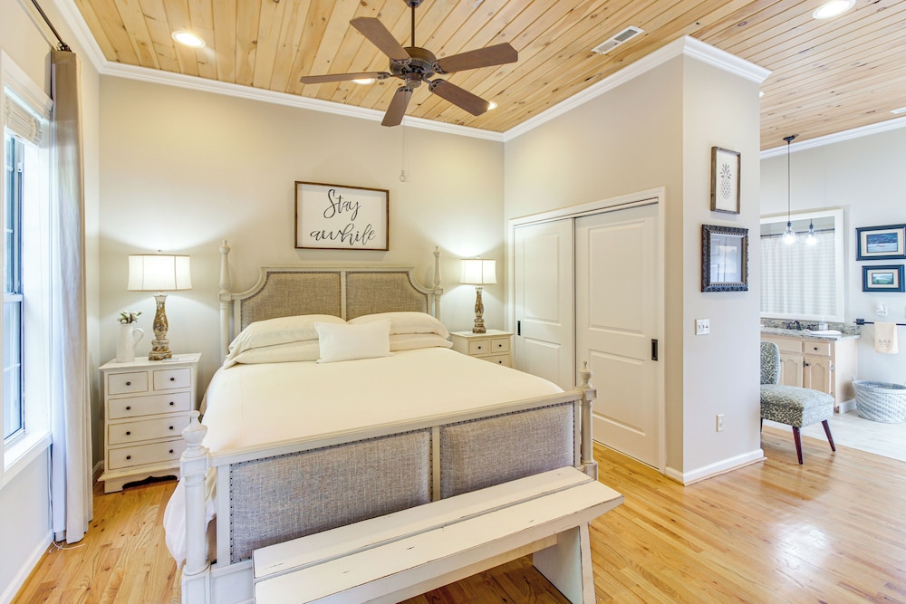 Walk to Marina: Center Hill Lake Family Home