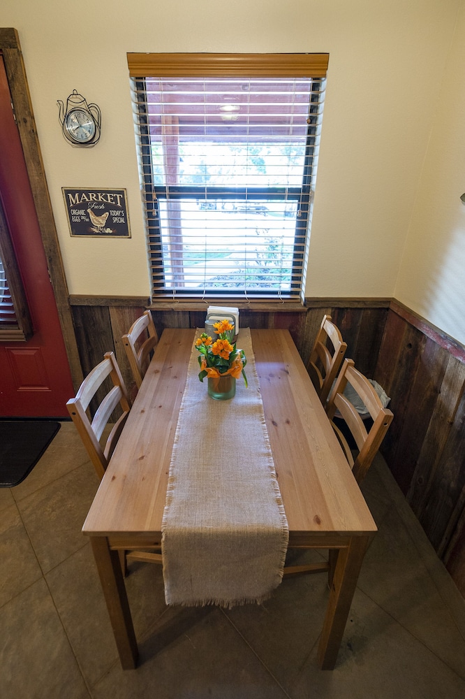 Waco Vacations - Cabin 1 Rental 15 Minutes From Magnolia and Baylor - Property Image 3