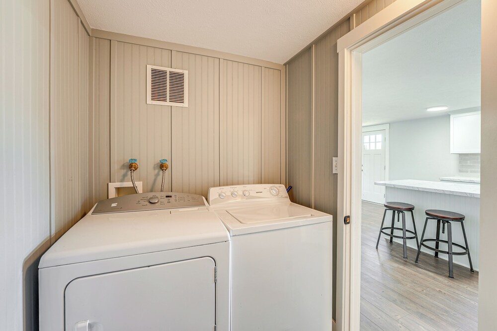 < 3 Mi to Double JJ Resort: Home w/ Large Yard!