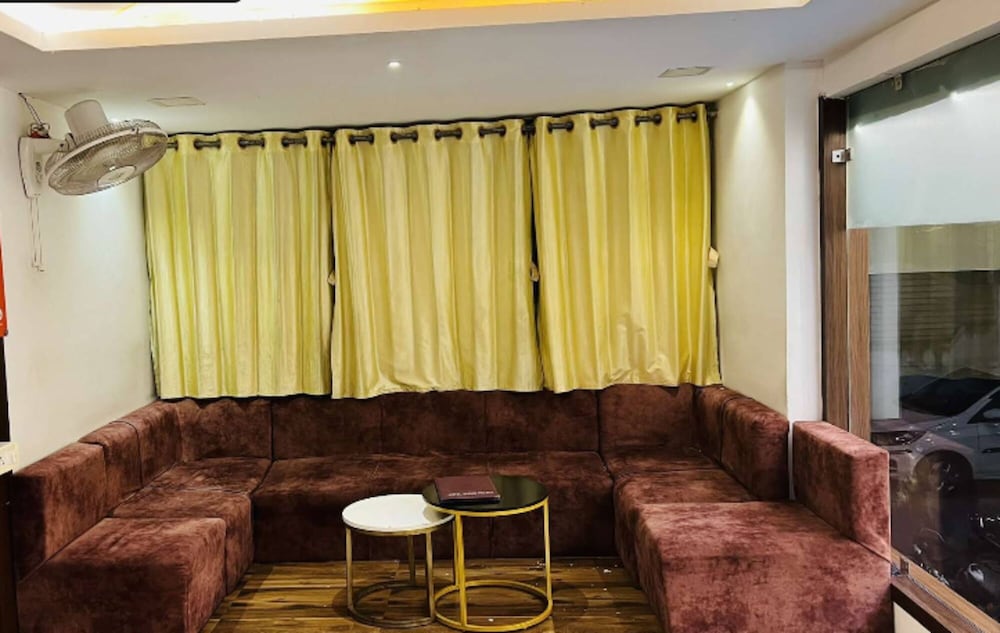 Hotel Shree Palace & Restaurant