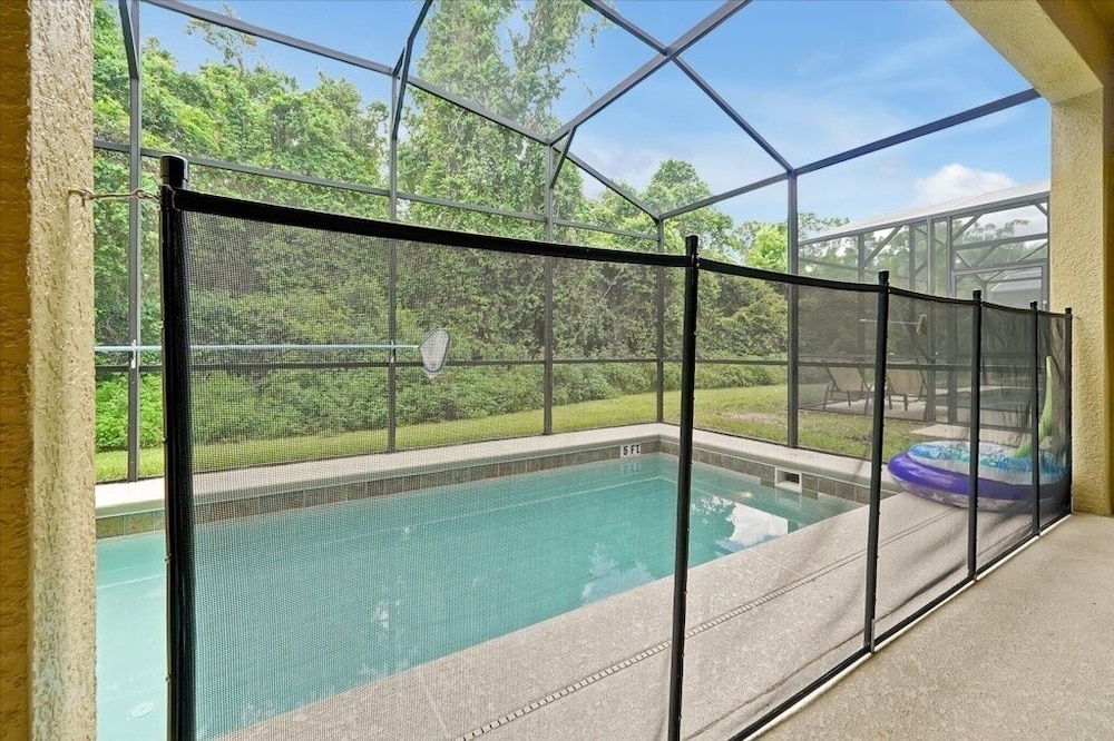Spacious Vacation Home, No Rear Neighbors! Close To Clubhouse,bbq, Resort Community 6 Bedroom Home