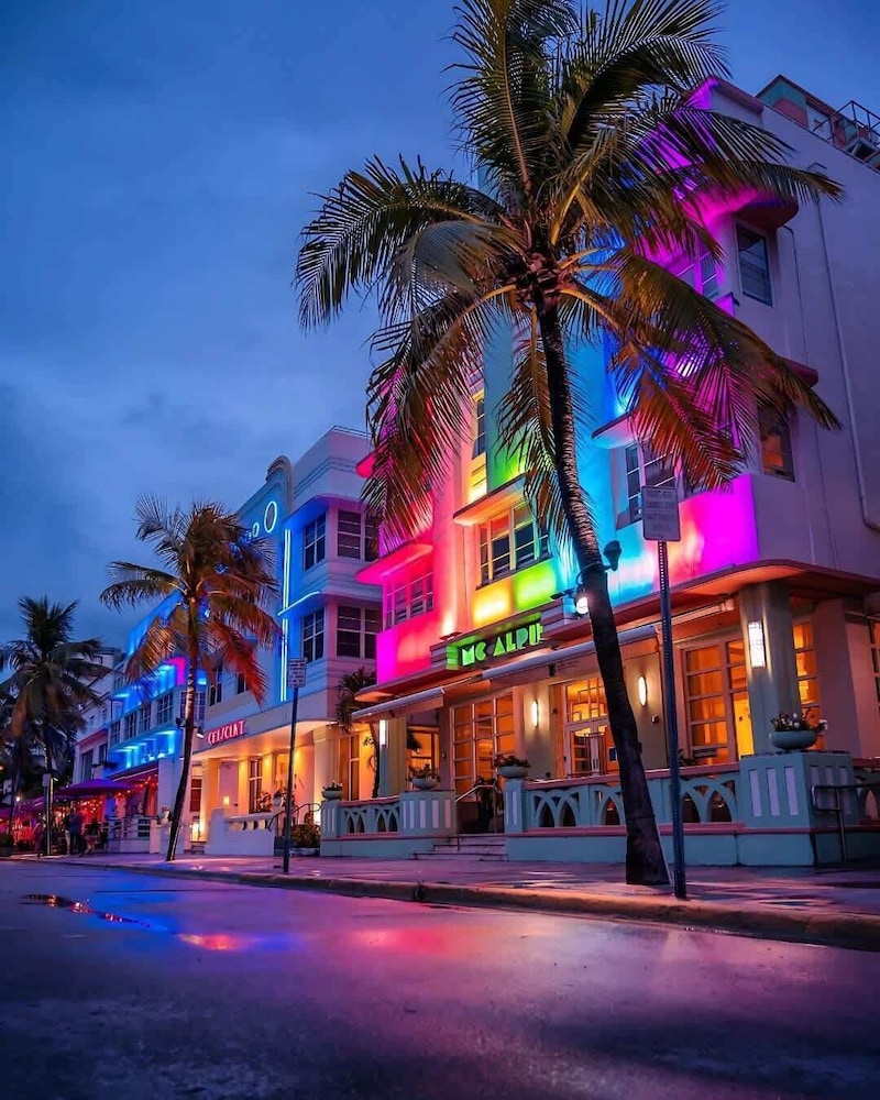 Retro Miami Getaway With Free Parking 1 Minute From Beach