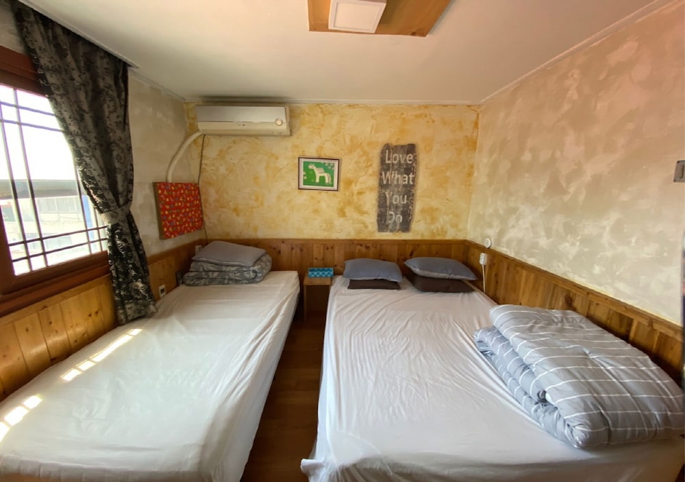 Gudeok Guest House - Hostel