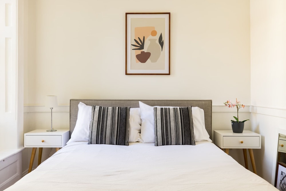 Contemporary Apartment in Central Bloomsbury
