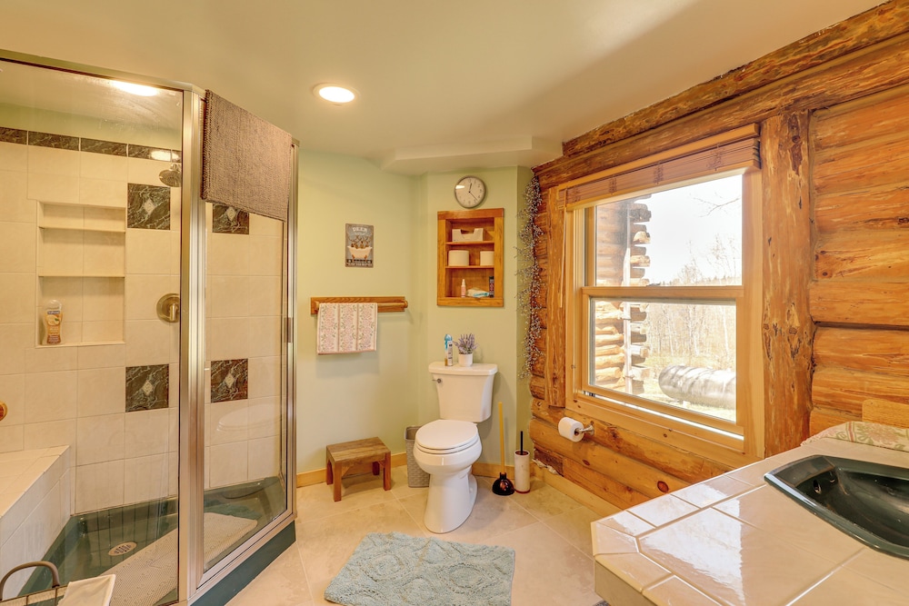 Near Trails, Lakes & Slopes: Cabin in Walpole!