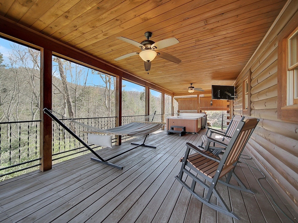 Greenbrier Woods 2 Bedroom Cabin