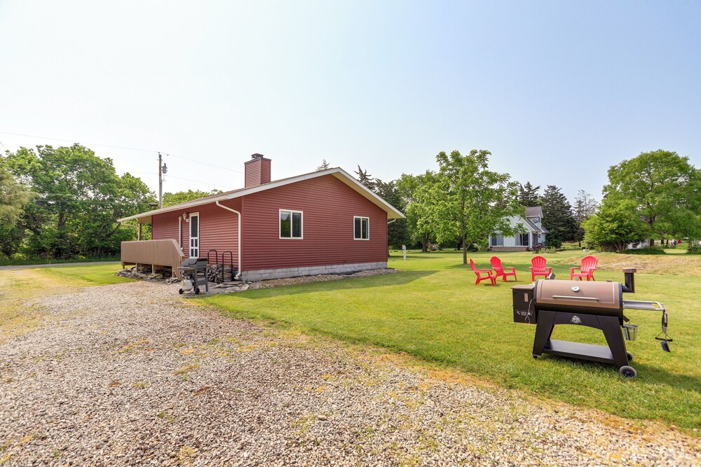Walk to Lake: Kelleys Island Gem w/ Deck!