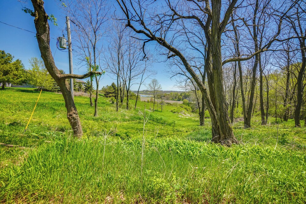 3 Mi to Lake Michigan: Charming Kewaunee Hideaway