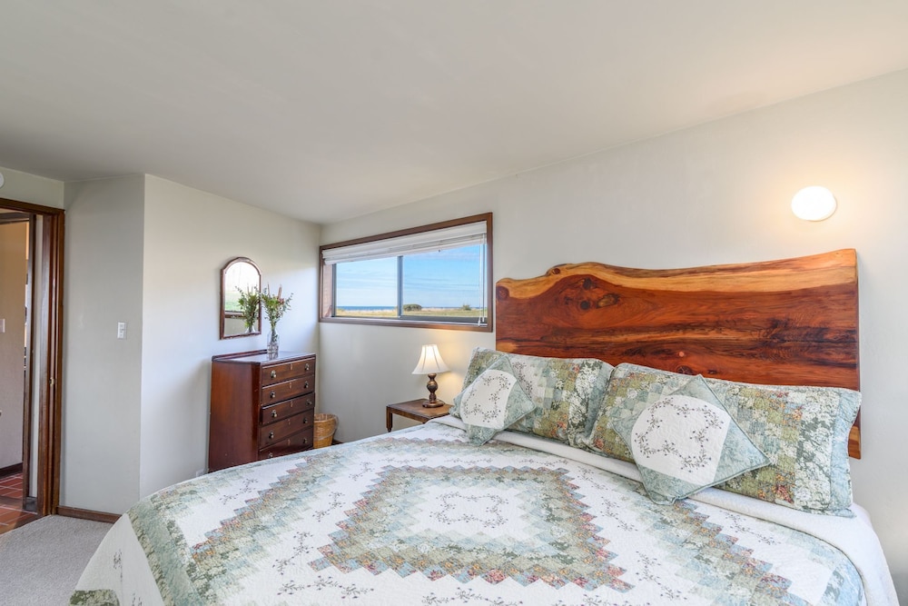 Sea Pine - Hot Tub With Ocean View view 5