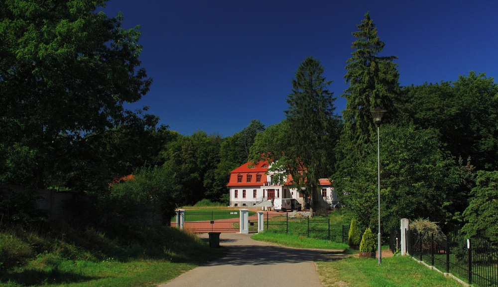 Dwór Uradz
