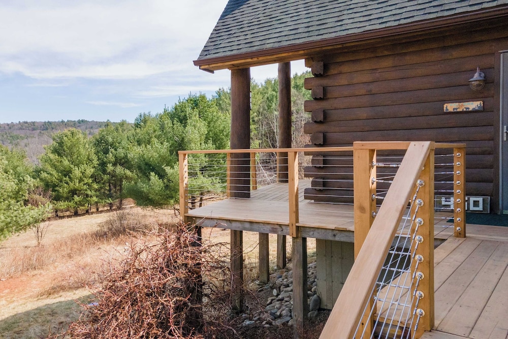 Secluded w/ Deck Views, Hot Tub, & Ping Pong Hudson in the Berks by Avantstay