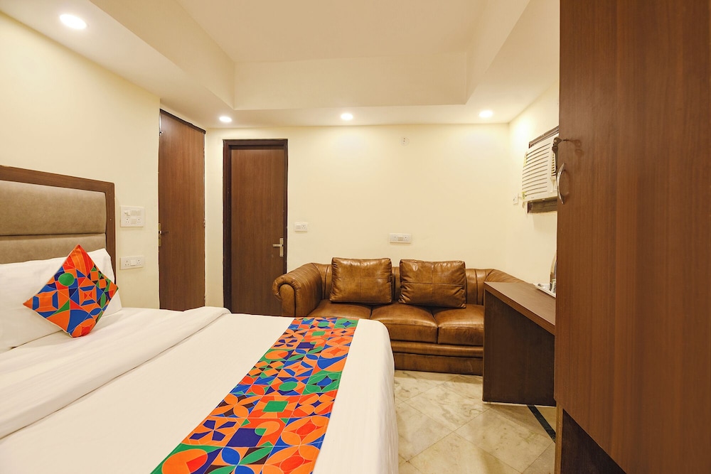 Fabhotel South Paradise