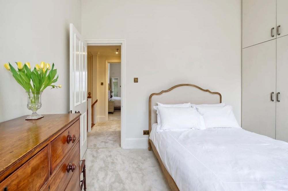 Grand 2 Bedroom Flat Kensington