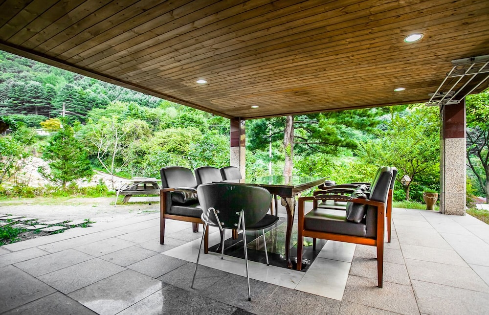 Hill & Falls House