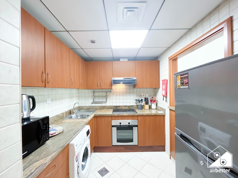 Prestige Marina Living 1BR Balcony, Pool & Gym