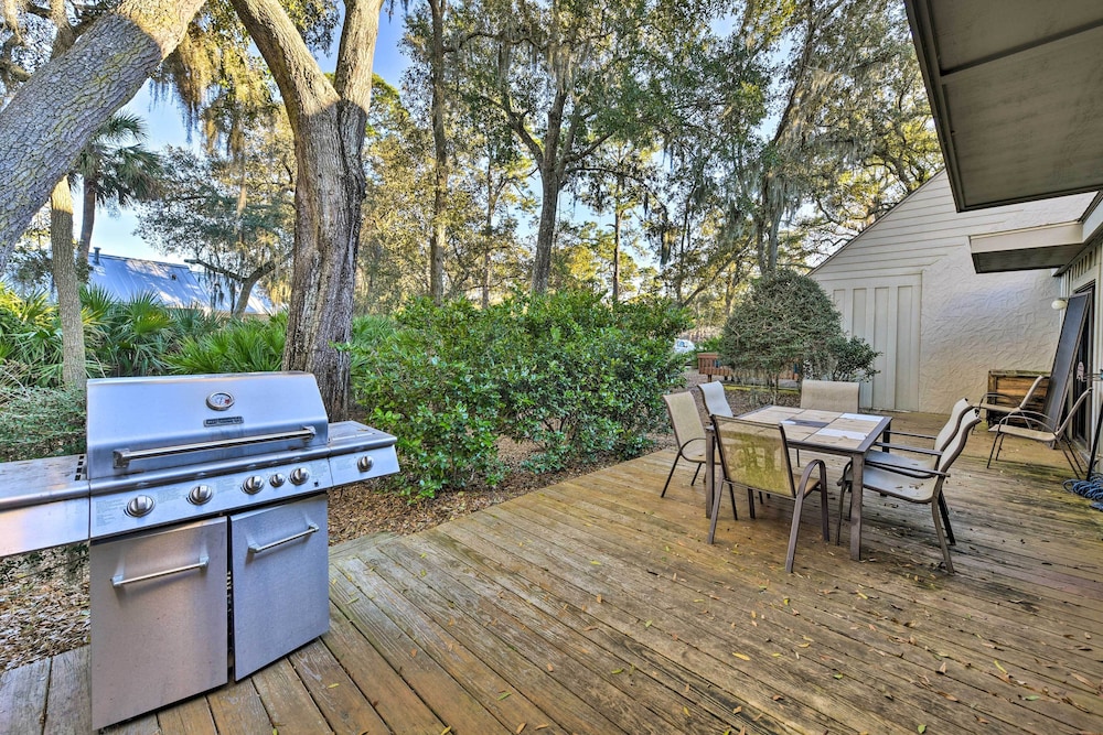 Pool Access + Pet Friendly: Condo in Hilton Head