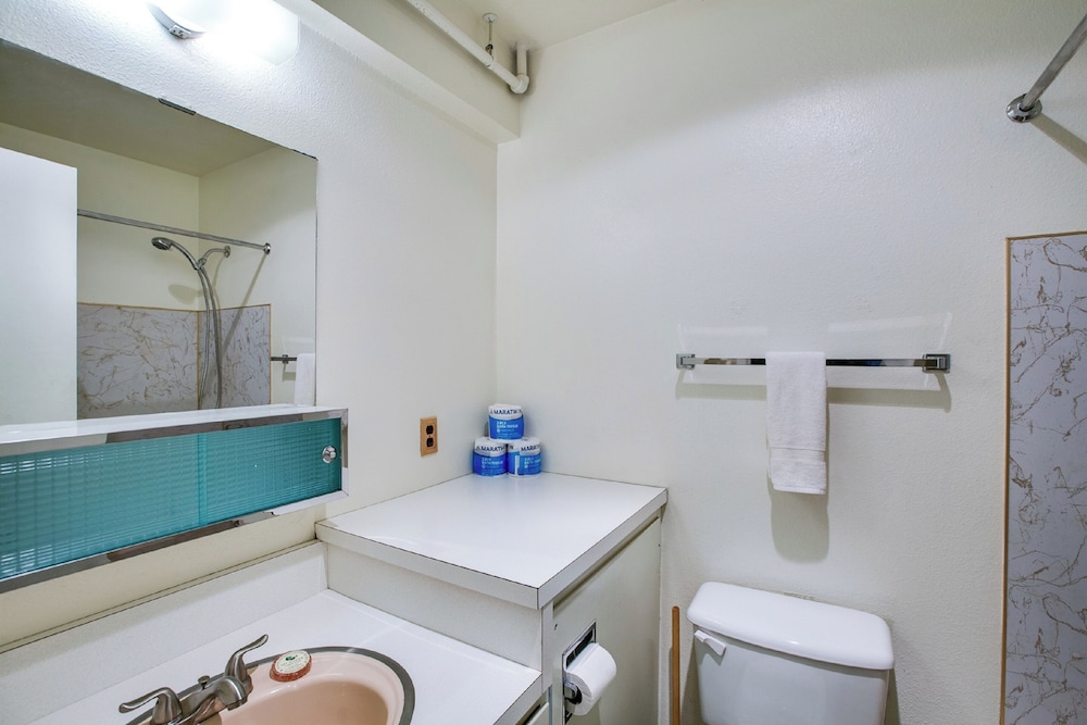 Mt Baker Lodging Condo 94 - A Great Condo Near Skiing and Hiking Now has Wifi