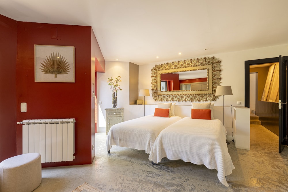 Carmim Villa by Cadenzalux