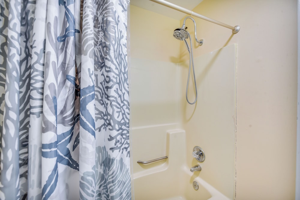 Explore & Relax! Norfolk Duplex < 1 Mi to Beach