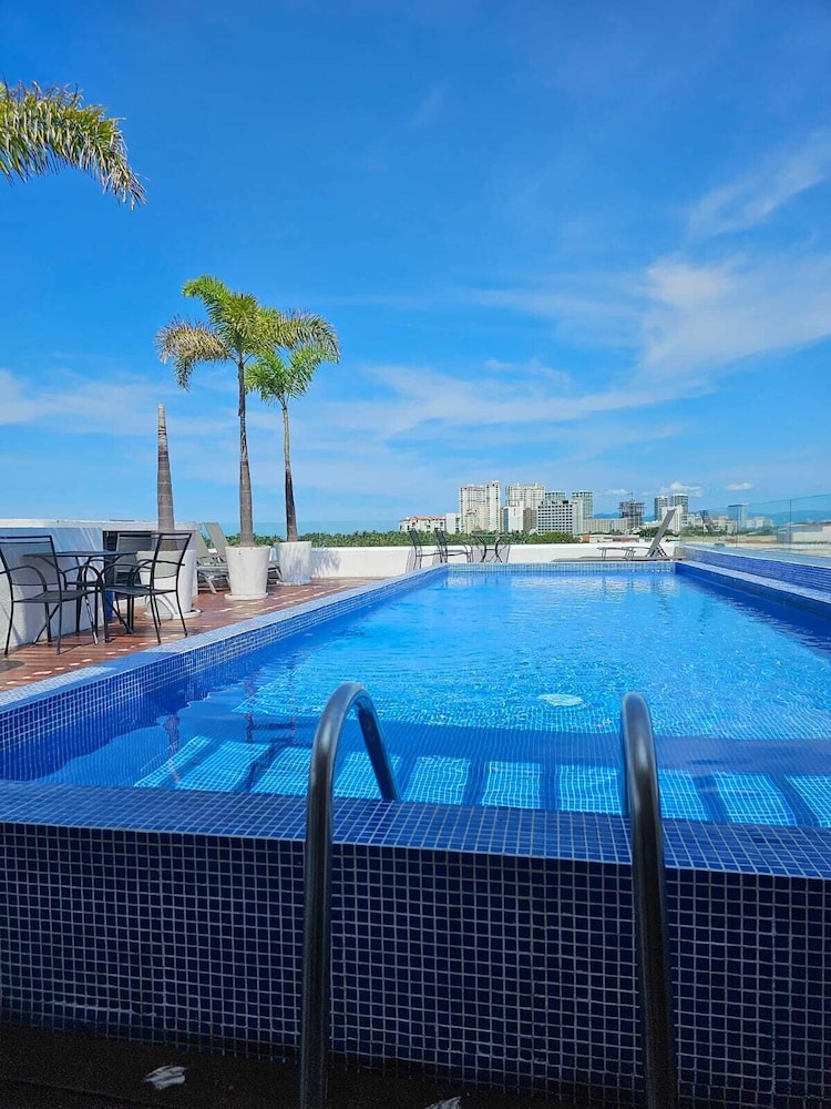 Cambria Versalles by Tovigo Rentals