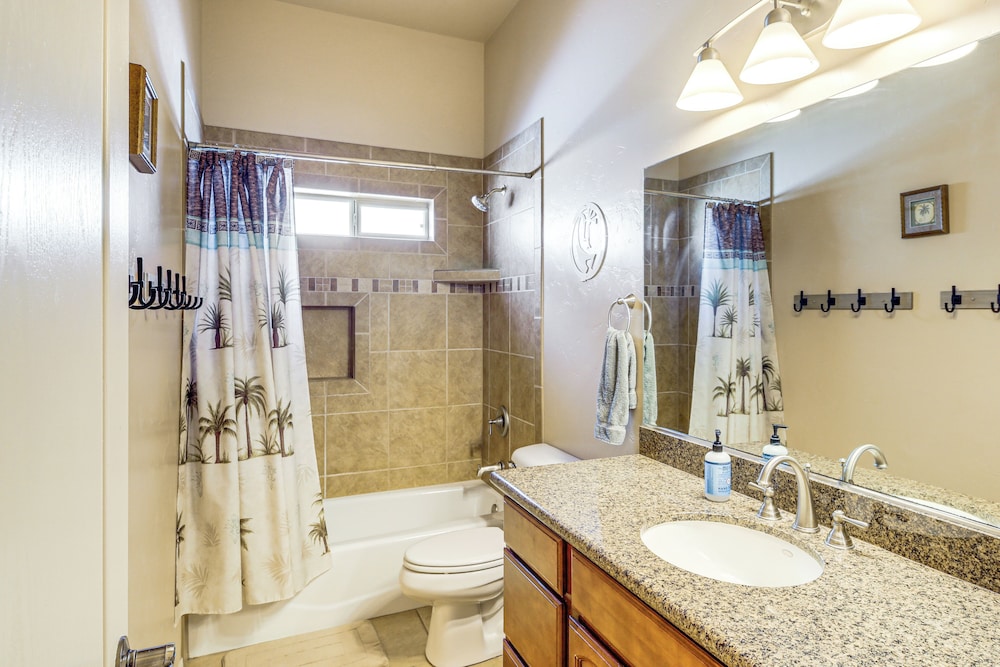 Lake View & Games: Spacious Oasis in Lake Havasu!