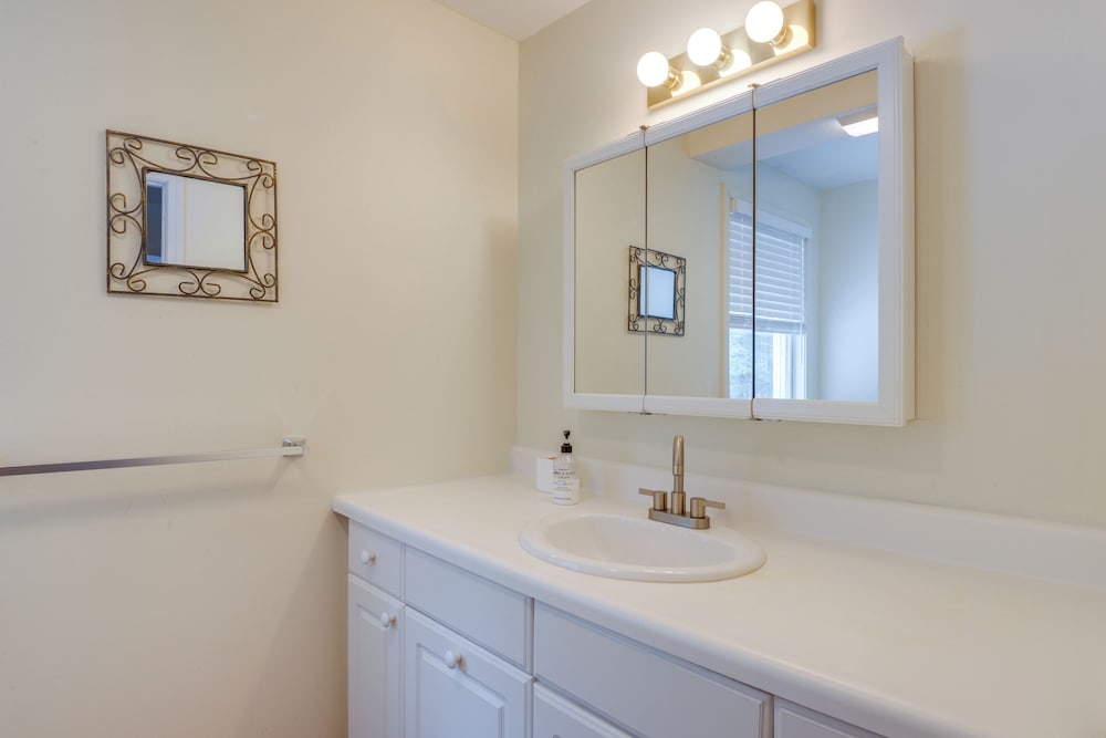 Ski, Golf & Hike: Spacious Dover Retreat!