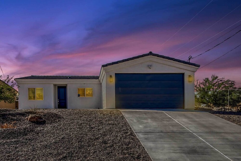 Lake Havasu City Home w/ Fire Pit ~ 2 Mi to Lake!