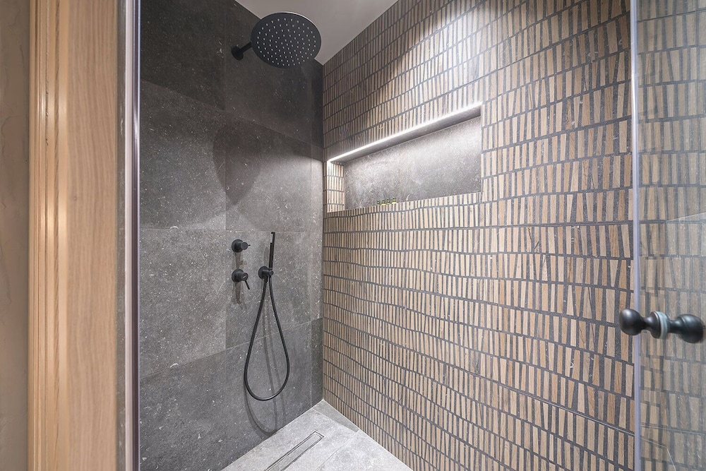 Apollonos 28 Luxury Suites