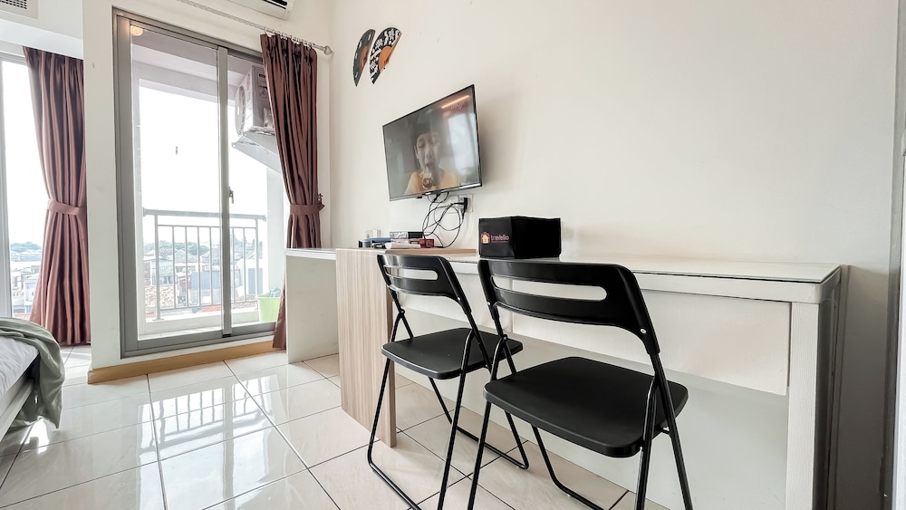 Modern Living Studio Room Apartment M-Town Residence