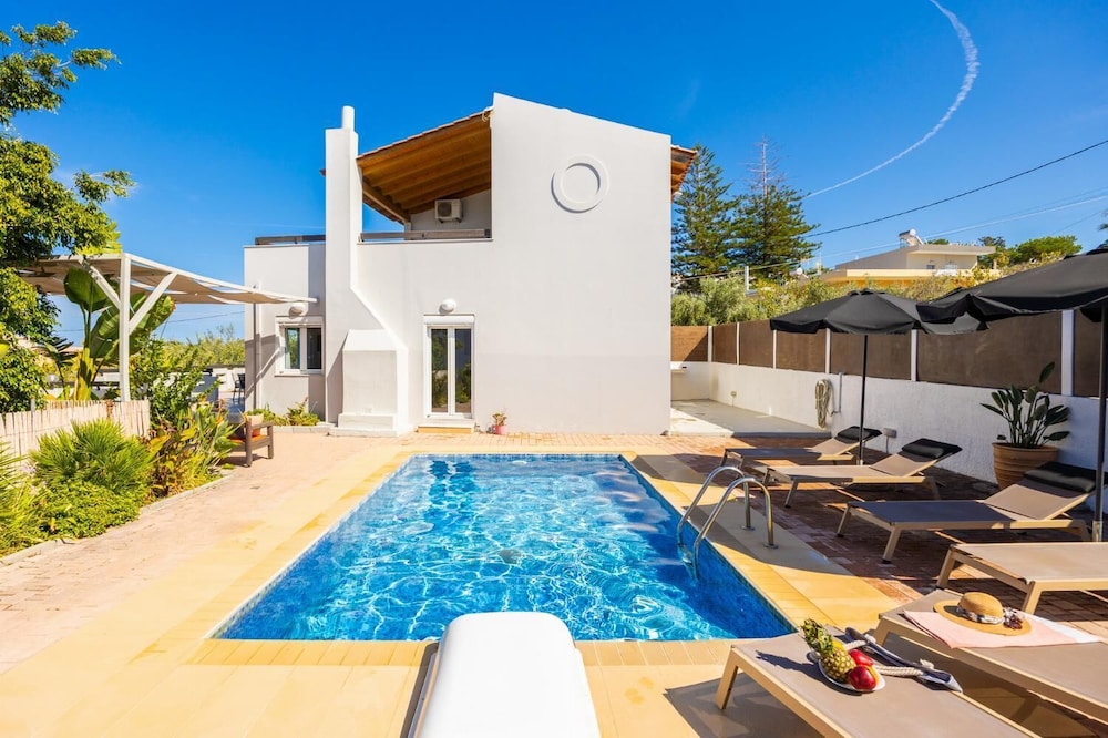 Villa Rea in Adelianos Kampos