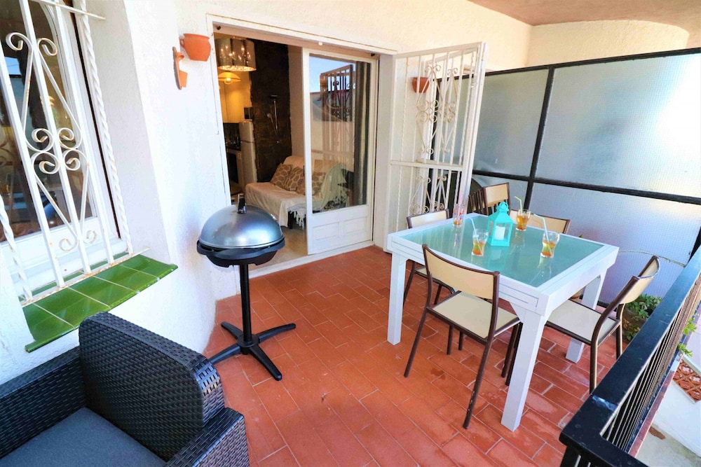 Apartment in Roses Near Sandy Beach