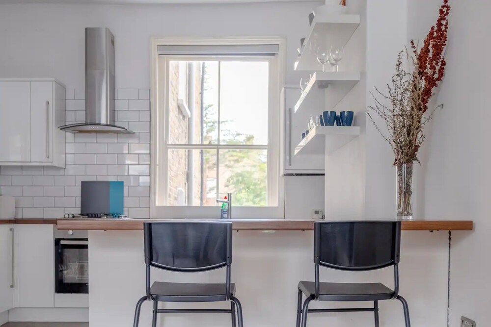 Lovely 3 Bedroom Apartment in Clapton With Garden
