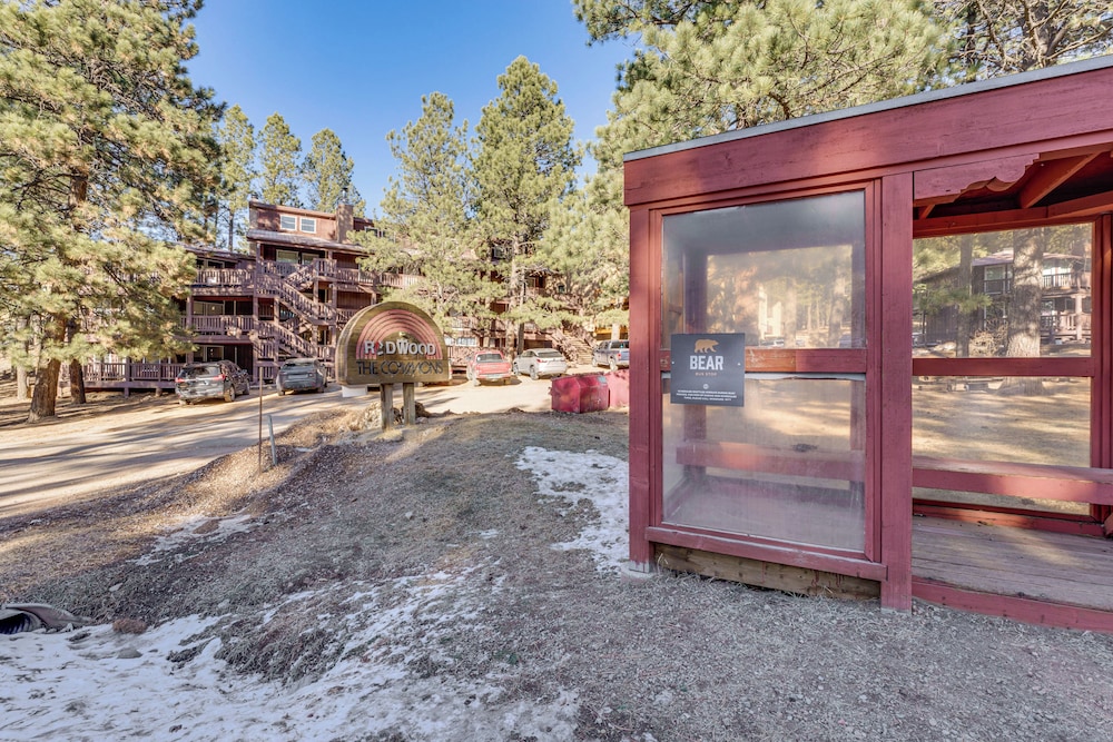 Walk to Angel Fire Resort: Condo w/ Furnished Deck