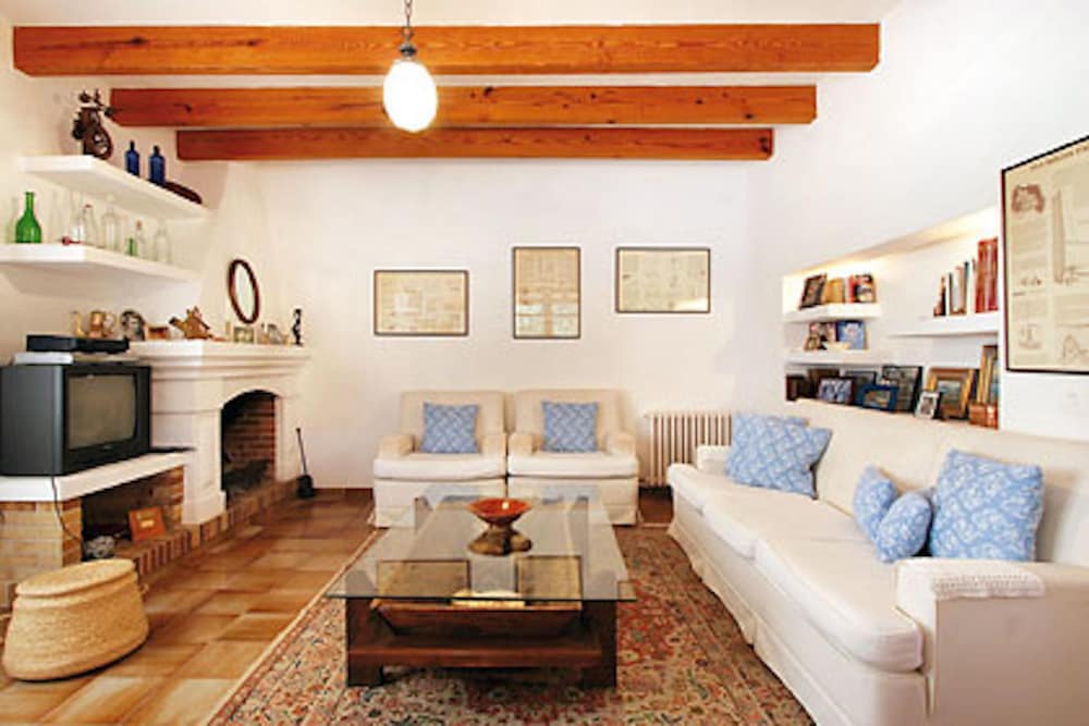 Vall de March Finca Farmhouses by Vida Villas