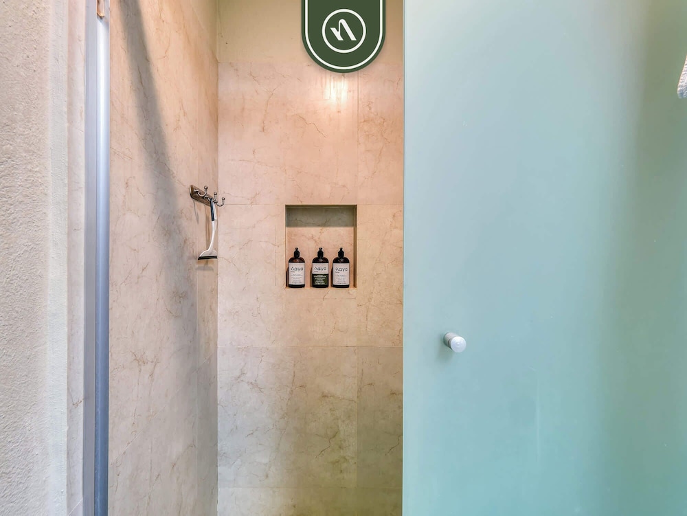 Oceanview 4 BR Condo - Pool - Beach - Terrace