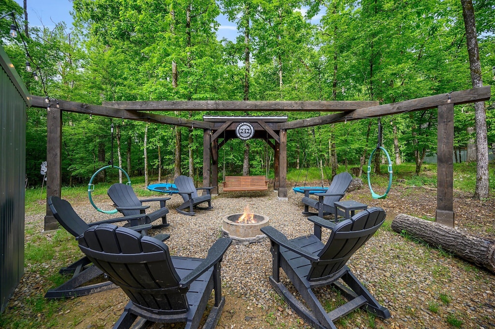 Stardust Hollow Cabin for 14