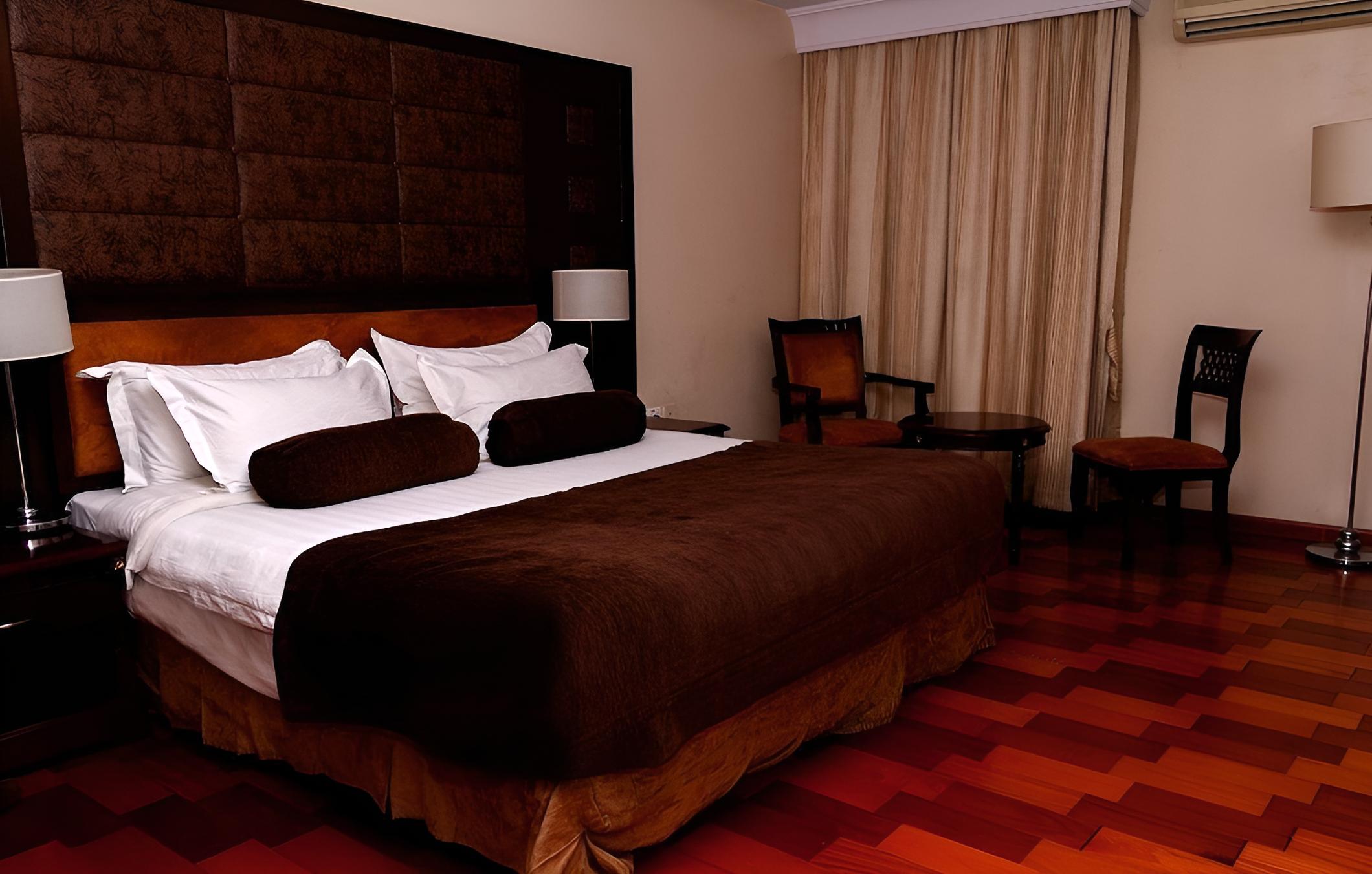 Owu Crown Luxury Hotel Ibadan view 3